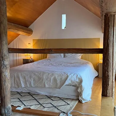 Logement 1 Chambre Et Canape Lit *